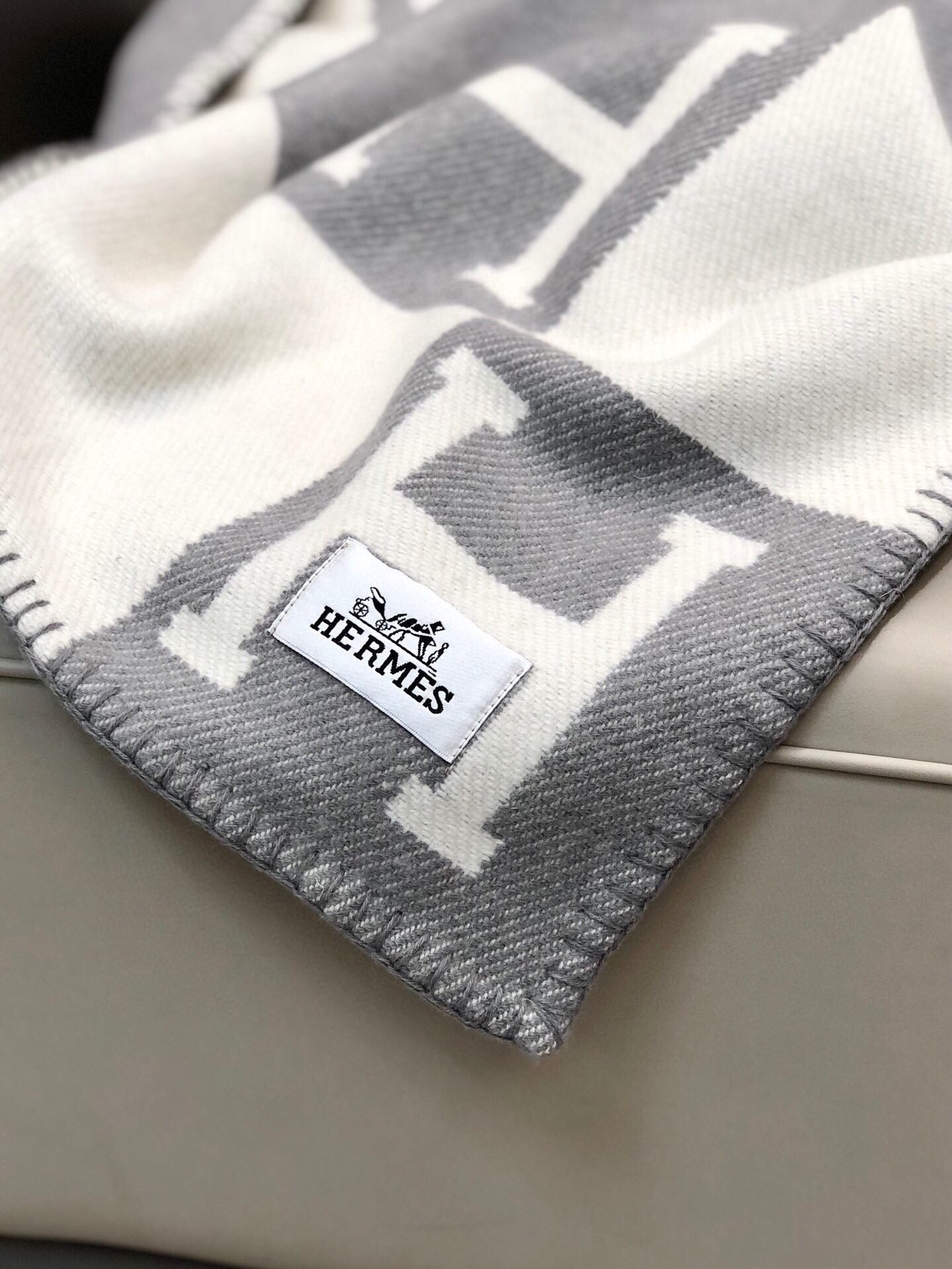 Fake hermes best sale throw blanket