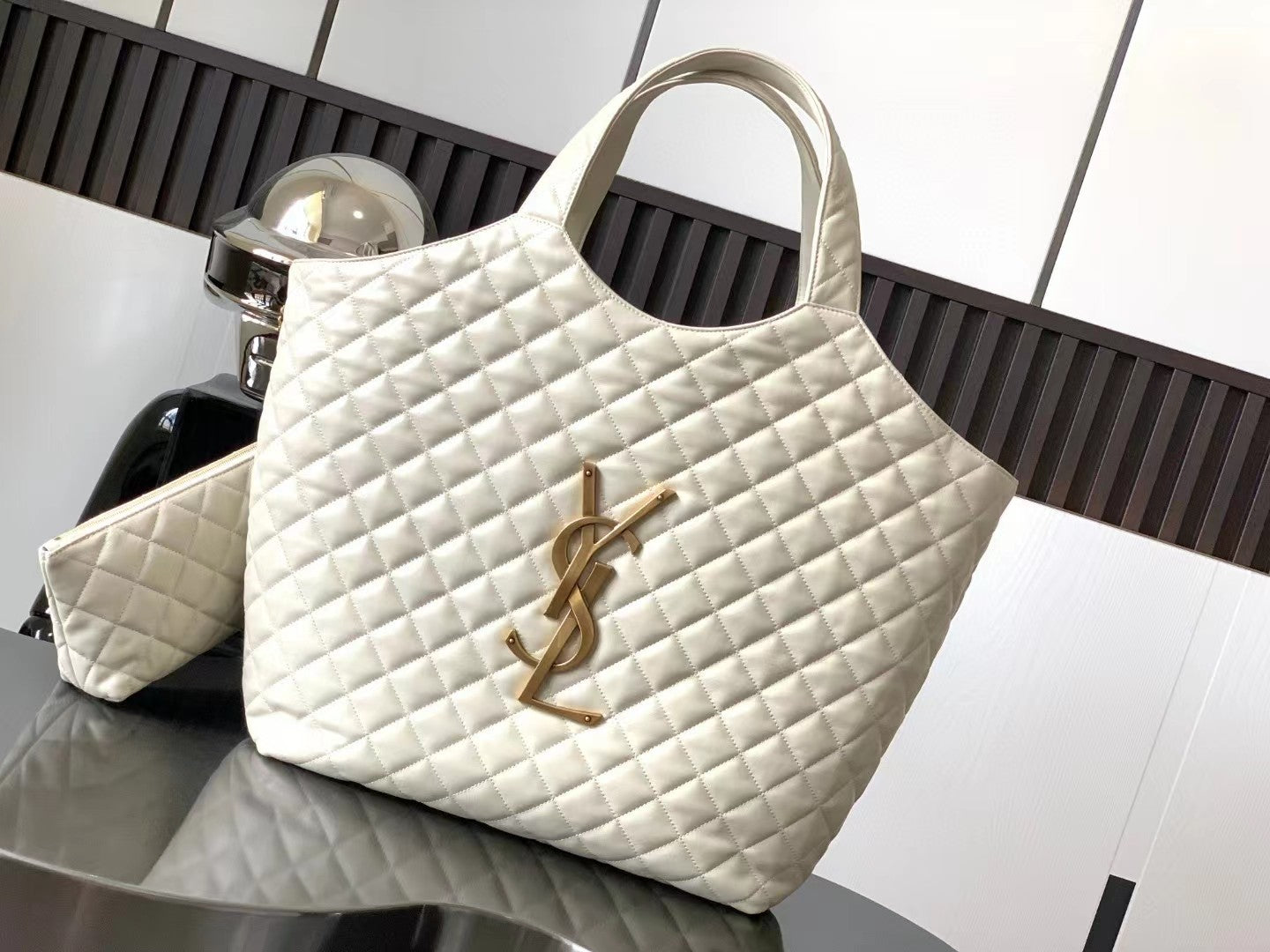 YSL ICARE MAXI SHOPPING BAG IN QUILTED LAMBSKIN – White 698651 - Xpurse